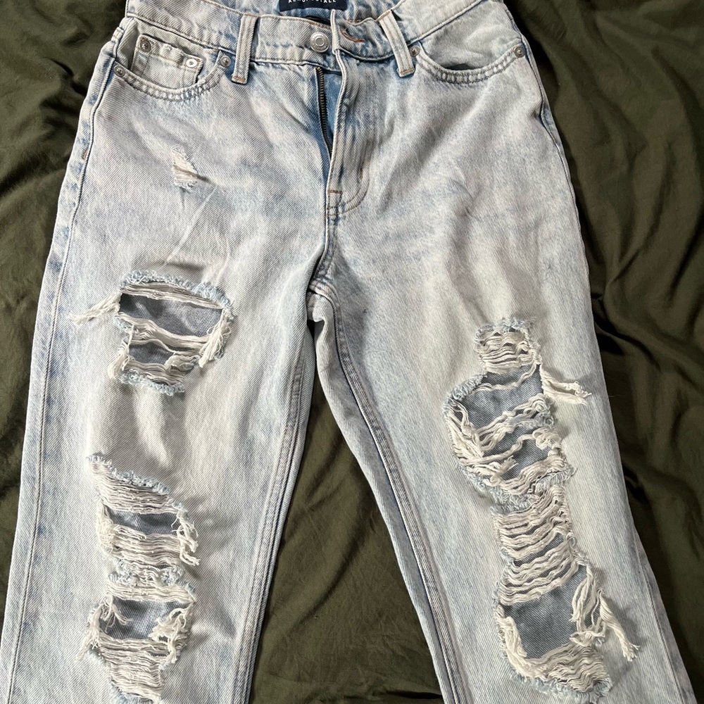 Aeropostale distressed light wash mom jeans